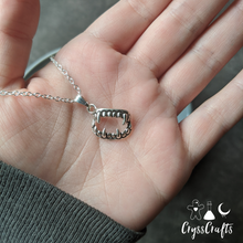 Load image into Gallery viewer, Charm Necklace Fang